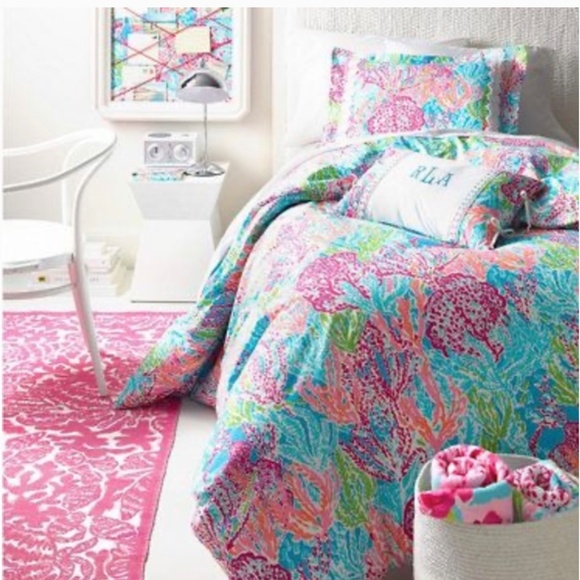 2 Lilly Pulitzer duvet covers - Picture 2 of 3